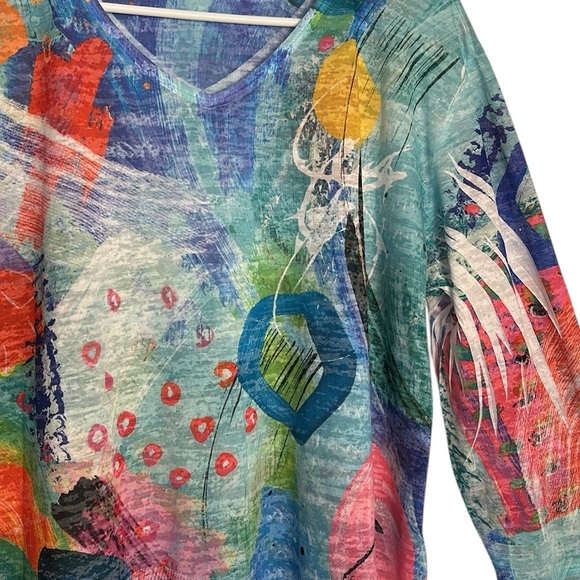 Jess & Jane Size XL Artsy Multi-colored V-neck Top - Picture 4 of 10